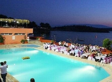 Hotel Leon Foça Buitenkant foto